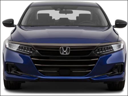 A picture looking head on at the 2022 Honda Civic hood and front body profile.